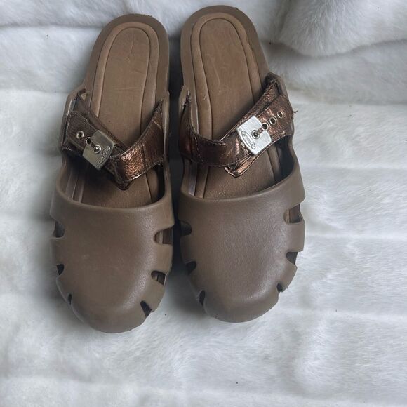 Dr Scholl’s nurse’s clogs tan with bronze strap size 10 - Picture 4 of 12